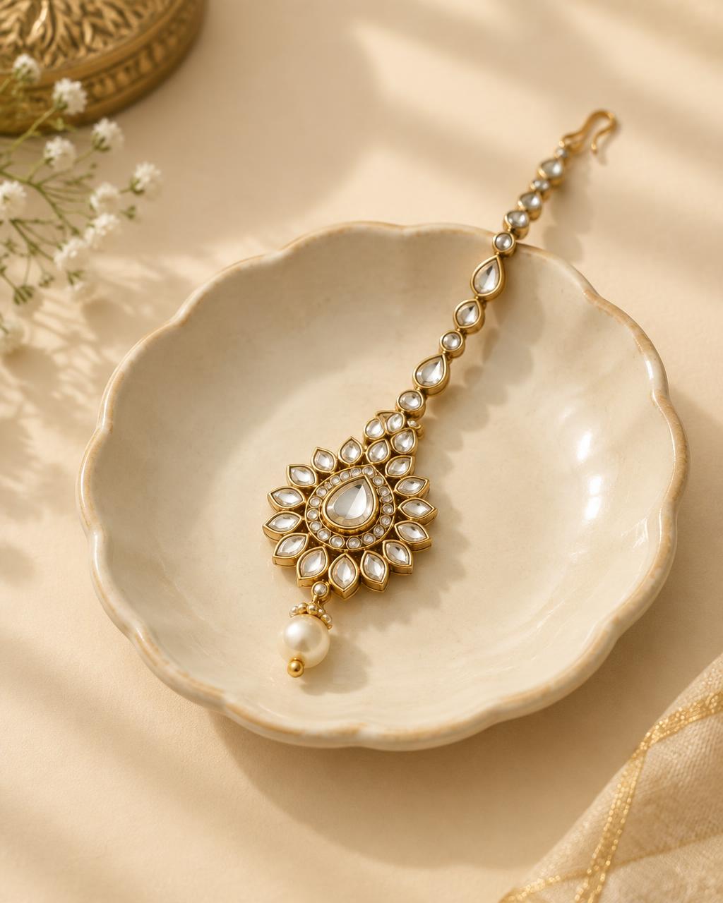 Kundan Maang Tikka